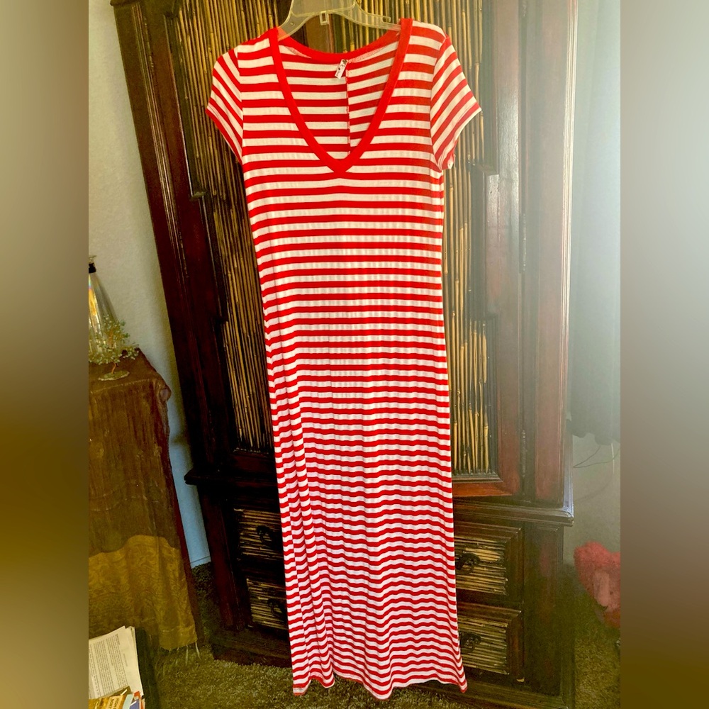 Yacht Rock Dress Red & White Stripe Full Length V-Neck T-Shirt Style Vintage Y2K